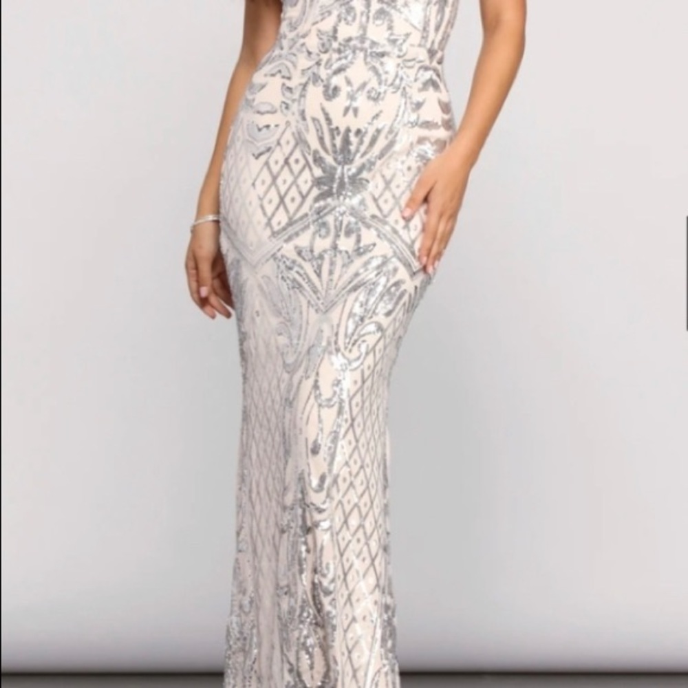 FORMAL DRESS/GOWN - Picture 3 of 9